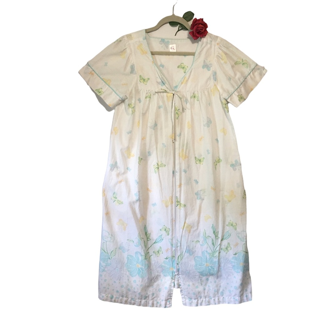 Vtg GS floral print with border & piping detail in aqua. Zips short sleeves Med
